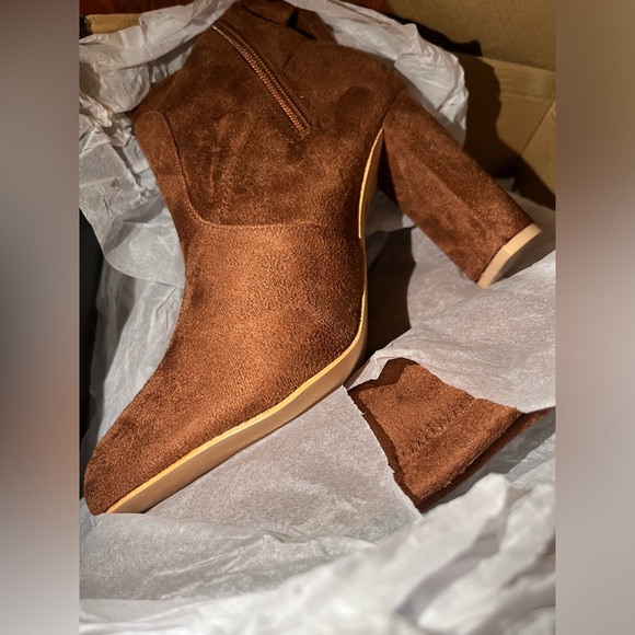 Knee High Brown Heel Boots 6W - Picture 2 of 3